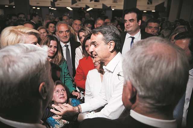 Αγώνας «πόρτα πόρτα» για την αυτοδυναμία