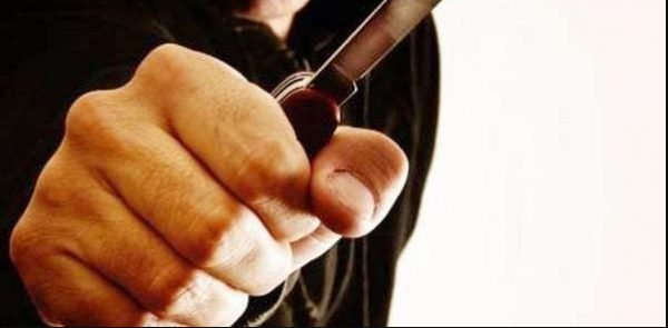 Αγρίνιο: Του επιτέθηκε με μαχαίρι μέσα σε καφετέρια | tanea.gr