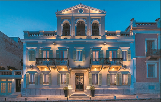 Ανοίγουν τις πόρτες τους ιστορικά κτίρια της Ερμούπολης