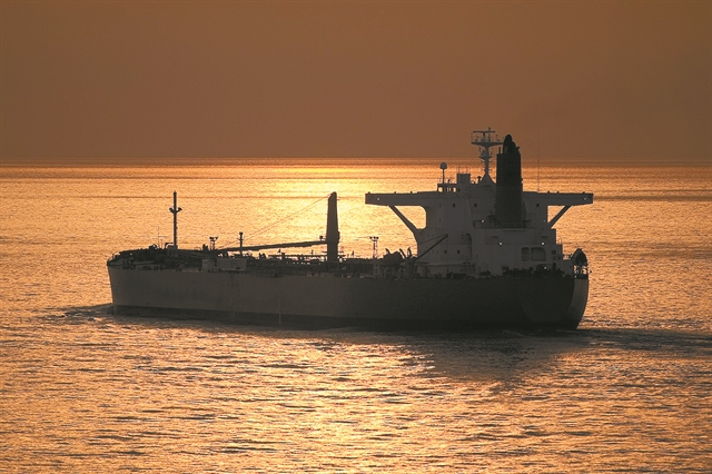 Πώς προσπαθεί να περιορίσει τον σκοτεινό στόλο