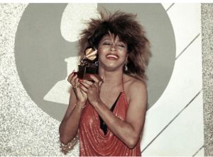 Τίνα Τάρνερ: Η βασίλισσα του Rock ‘n Roll που ξεσήκωνε τα πλήθη