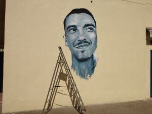 Αλκης Καμπανός: Πώς «έλυσε» την ποδοσφαιρική διένεξη μαθητών δημοτικού σχολείου στη Νεάπολη