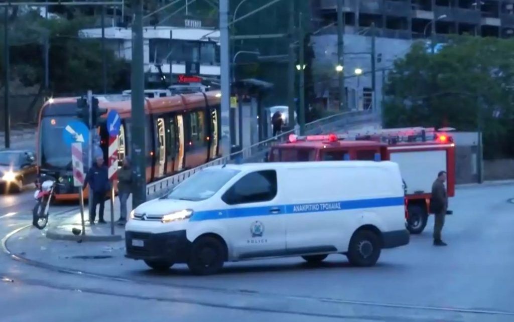 Τροχαίο στο Καλλιμάρμαρο: Σύγκρουση λεωφορείου με μηχανή – Νεκρός ο οδηγός του δίκυκλου
