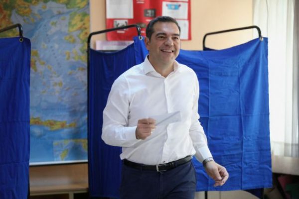 Τσίπρας: «Η αλλαγή είναι στα χέρια του λαού μας» – Στην Κυψέλη ψήφισε ο πρόεδρος του ΣΥΡΙΖΑ