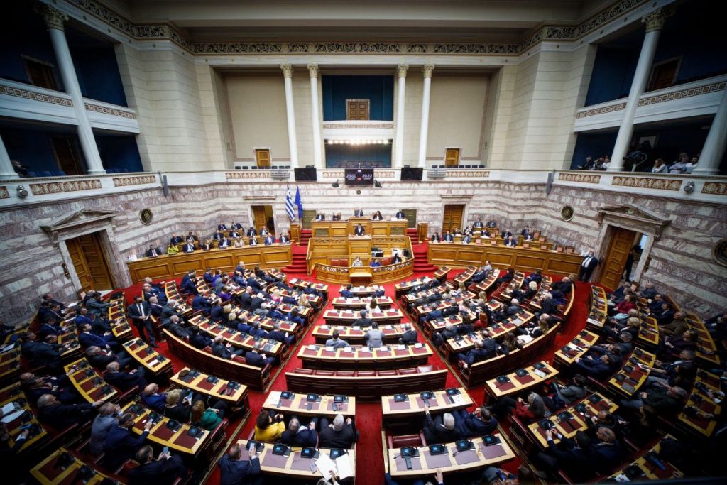 Νέα Βουλή: 104 πρωτάρηδες, 75 γυναίκες και 13 επιστροφές