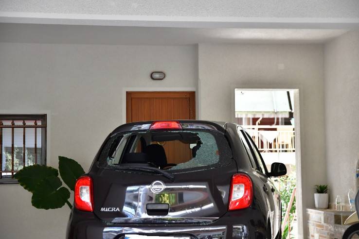 Εξερράγη εκρηκτικός μηχανισμός σε πιλοτή πολυκατοικίας στη Λάρισα