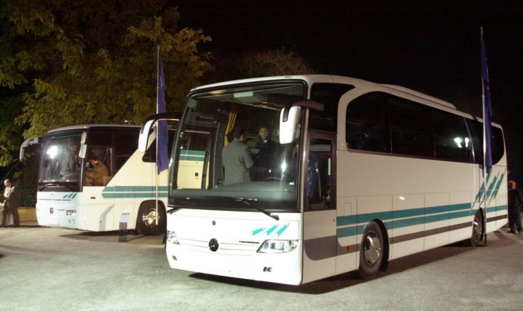 Λεωφορείο με τουρίστες στην Εύβοια τυλίχτηκε στις φλόγες | tanea.gr