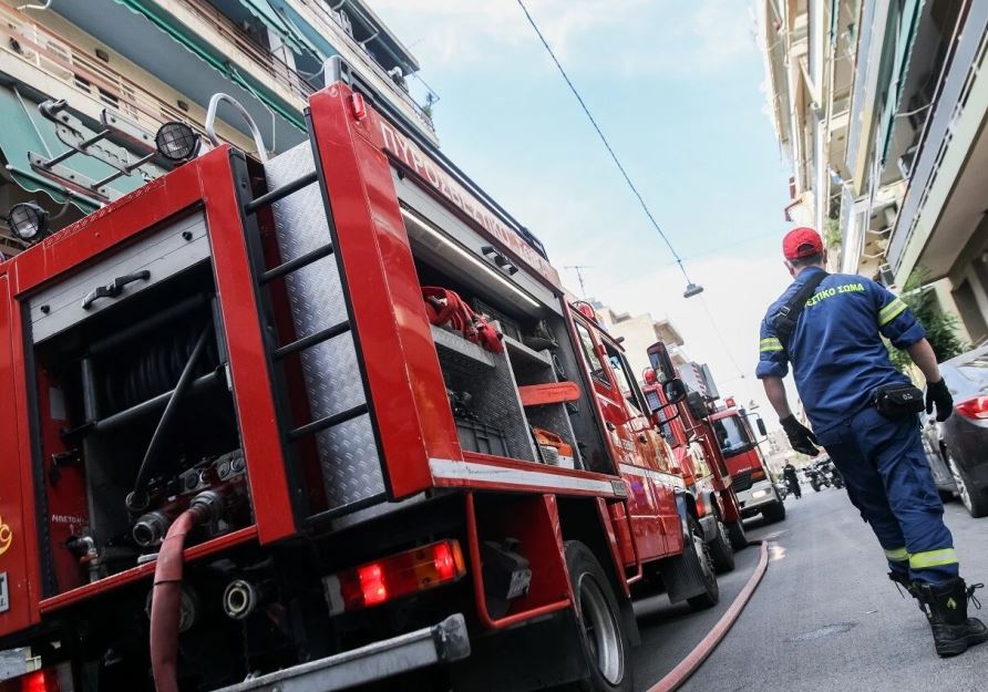 Συναγερμός στην Πυροσβεστική για φωτιά σε κατάστημα στο κέντρο της Αθήνας
