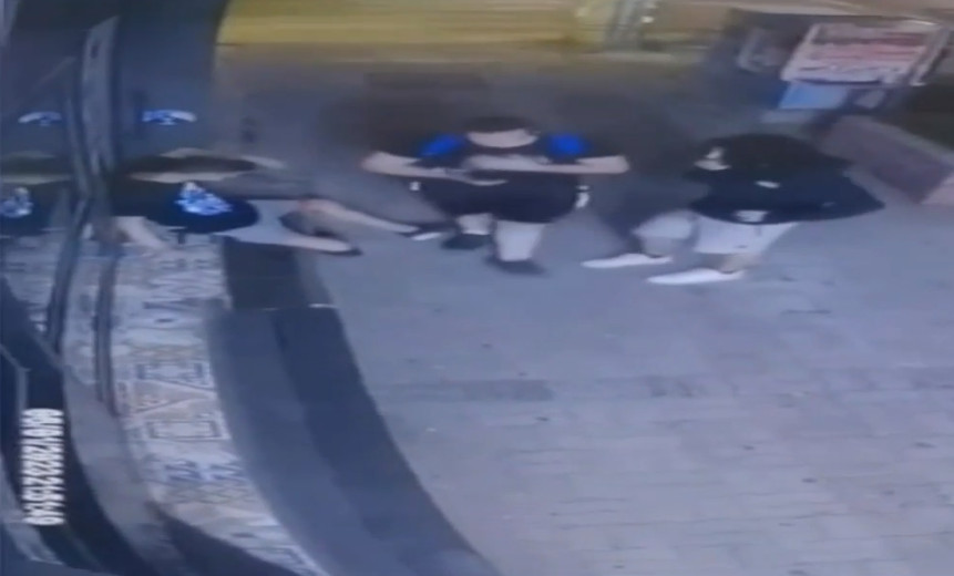 Μαχαίρωμα 17χρονου στο Ελληνικό: Βίντεο ντοκουμέντο λίγα λεπτά μετά την επίθεση | tanea.gr