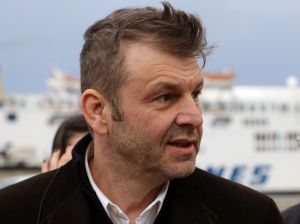 Ο Γκλέτσος συγκεντρώνει υπογραφές για να μεταπείσει τον Τσίπρα