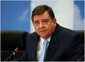 Ο Καρατζαφέρης «κοκορεύεται» ότι έχει δύο υπουργούς και δύο αρχηγούς