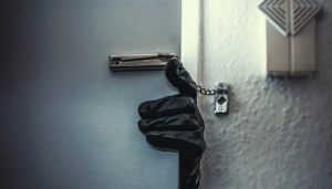 Ληστεία σε σπίτι στις 2 το πρωί με το «σεις» και με το «σας» – Μόνο που δεν πρόσφεραν τσάι οι κλέφτες