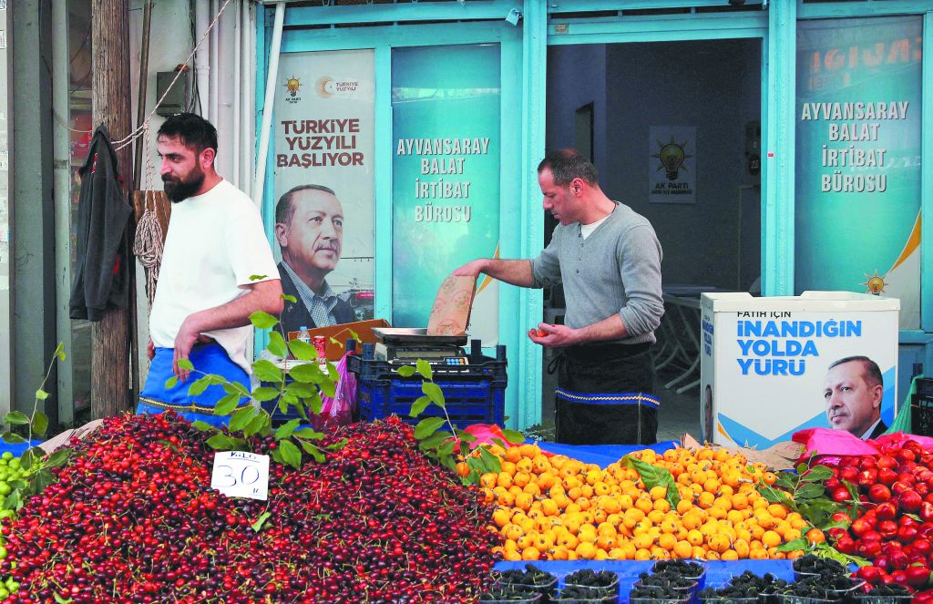 Περιμένουν από τον «Σουλτάνο» να ανοίξει τα χαρτιά του