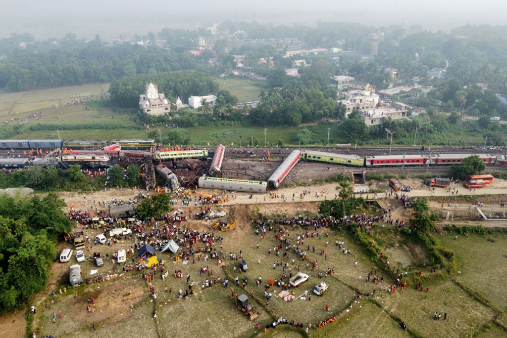 Σύγκρουση τρένων στην Ινδία: 275 νεκροί από το δυστύχημα