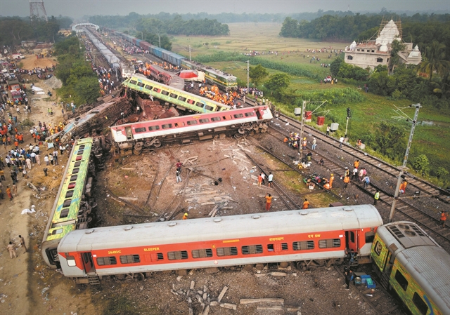 Αναζητούν τις αιτίες της σιδηροδρομικής τραγωδίας | tanea.gr