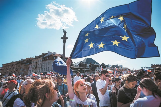 «Θέλουμε Ευρώπη»:  Κραυγή μισού εκατομμυρίου Πολωνών