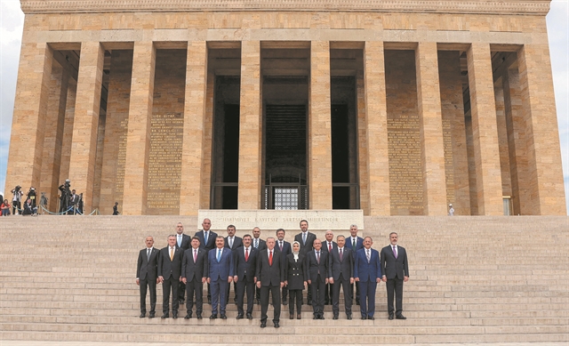 Ο Ερντογάν γιορτάζει, οι καταδίκες πληθαίνουν