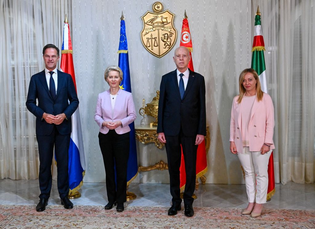 Βάζει το χέρι στην τσέπη η ΕΕ για το μεταναστευτικό