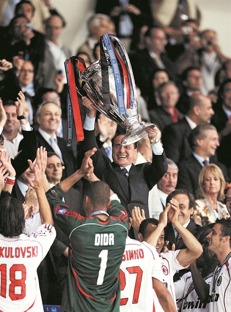 Πολιτική, ποδόσφαιρο, γυναίκες και τηλεόραση