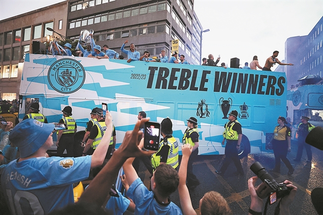 Γαλάζιο ποτάμι στο Μάντσεστερ