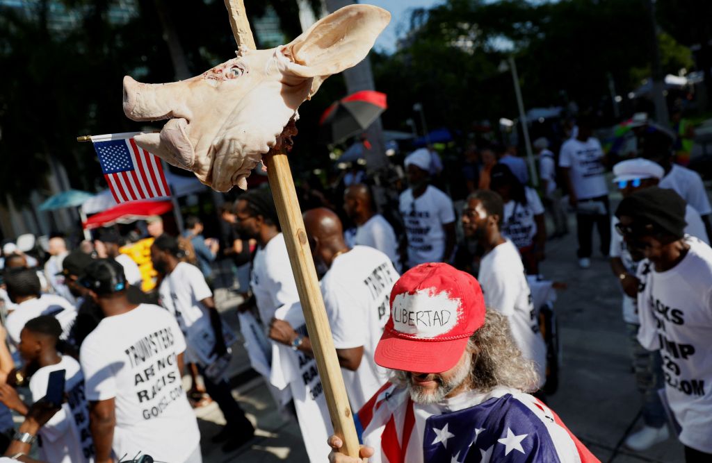 Μαϊάμι: Κόσμος έξω από το δικαστήριο για τον Τραμπ