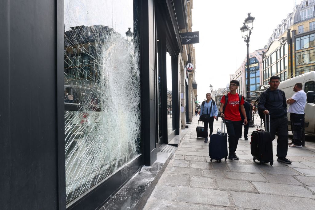 Δολοφονία 17χρονου στη Γαλλία: Στα social media ρίχνει το φταίξιμο για τις ταραχές ο Μακρόν