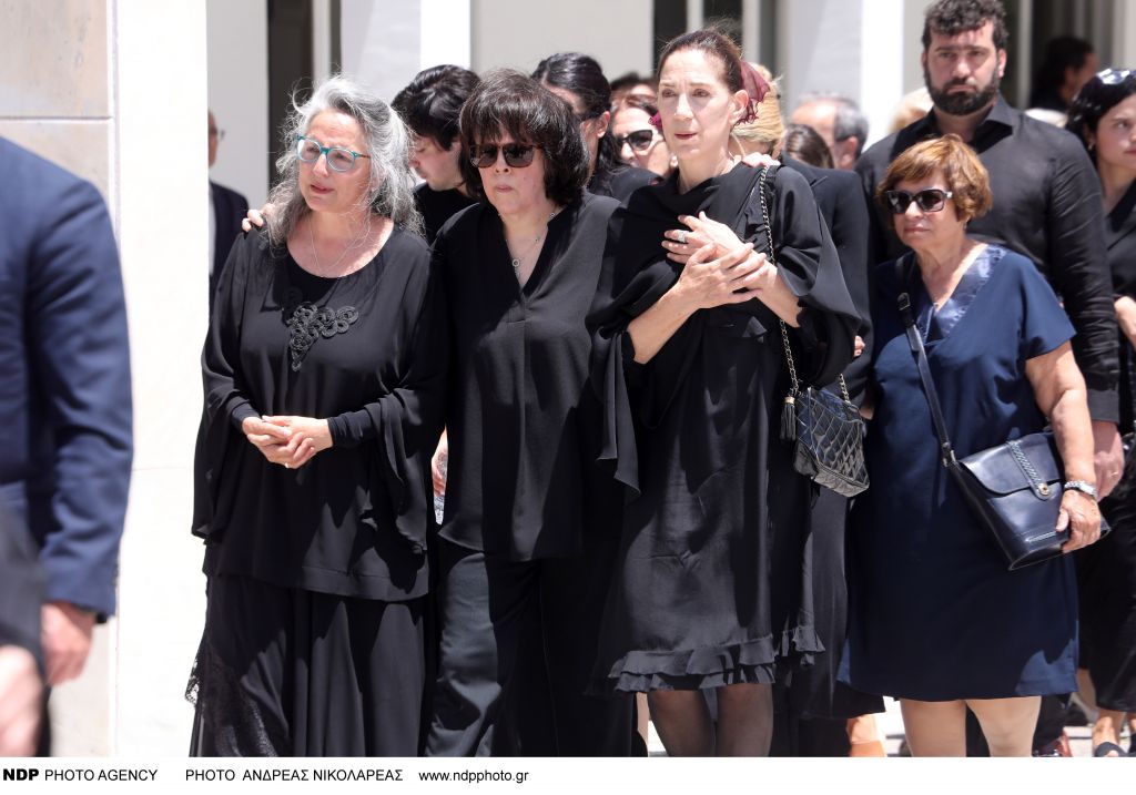 Νόνικα Γαληνέα: Πλήθος κόσμου στο στερνό αντίο της Νόνικας Γαληνέα