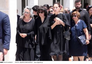 Νόνικα Γαληνέα: Πλήθος κόσμου στο στερνό αντίο της Νόνικας Γαληνέα