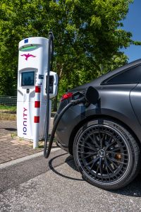 Ηλεκτρικά αυτοκίνητα: Τέλος τα καλώδια έρχεται η επαγωγική φόρτιση