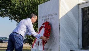 Στεφάνι στο μνημείο του αγρότη στο Κιλελέρ κατέθεσε ο Τσίπρας