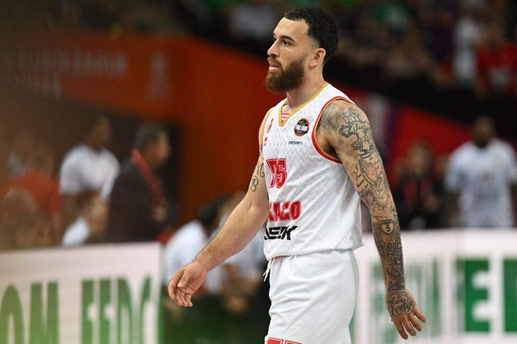 Τι συμβαίνει με τον Μάικ Τζέιμς