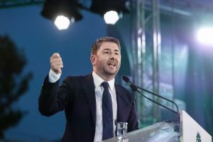 «Το ΠΑΣΟΚ αγκαλιάζει γνήσια της αγωνίες της μεσαίας τάξης» λέει ο Νίκος Ανδρουλάκης από την Τρίπολη