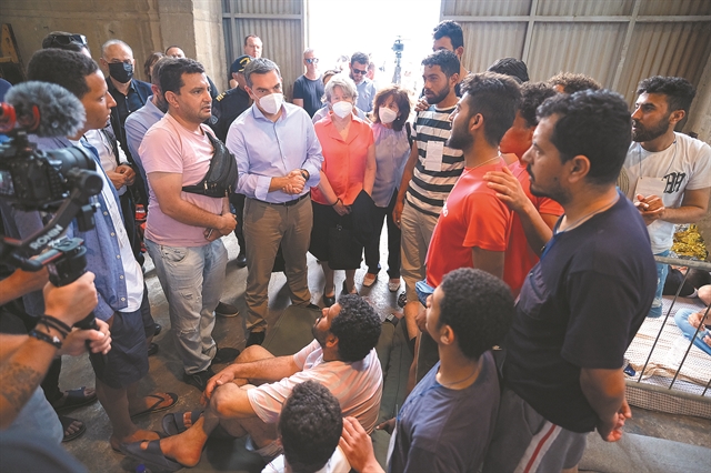 Προεκλογικά «παρατράγουδα» μπροστά στην τραγωδία