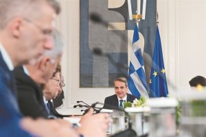 Μπαράζ συσκέψεων για το «φθινοπωρινό πακέτο»