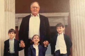 Ο συγκινητικός αποχαιρετισμός του γιου τού Θεόδωρου Πάγκαλου