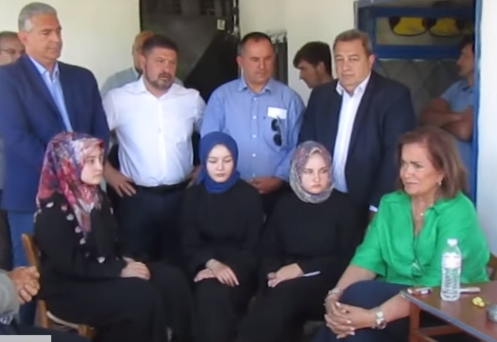 Για «εκβιασμούς» στη μουσουλμανική μειονότητα κατηγορεί ο ΣΥΡΙΖΑ την Ντόρα Μπακογιάννη | tanea.gr