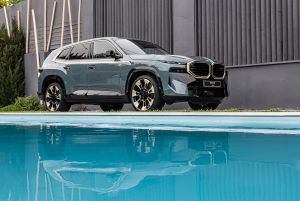 BMW XM: Το πρώτο αυτοκίνητο υψηλών επιδόσεων με σύστημα ηλεκτροκίνησης