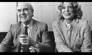 Ανδρέας Παπανδρέου: Βίντεο αφιέρωμα στη μνήμη του από την Χαριλάου Τρικούπη