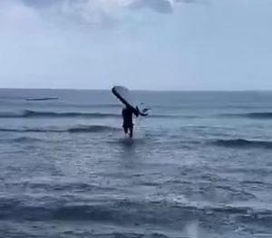 Ο 26χρονος Βρετανός λίγο πριν τον χτυπήσει ο κεραυνός στη Ρόδο