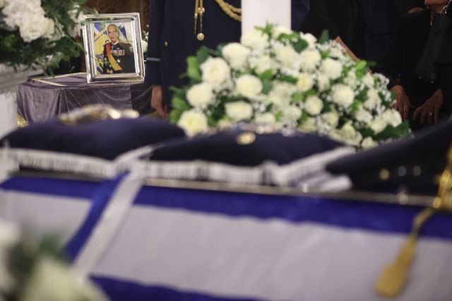 Μιχάλης Κωσταράκος: Σε κλίμα συγκίνησης η κηδεία του στρατηγού