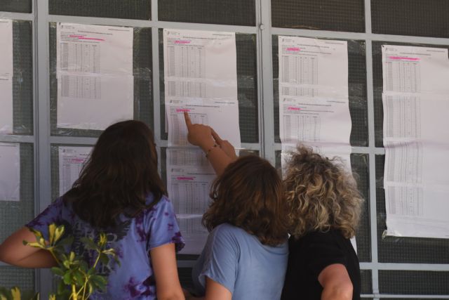 Πανελλαδικές εξετάσεις: Τέλη Ιουλίου αναμένονται οι βάσεις εισαγωγής για τα ΑΕΙ