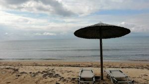 Τραγωδία στην Κρήτη – 59χρονη τουρίστρια βγήκε από τη θάλασσα και πέθανε