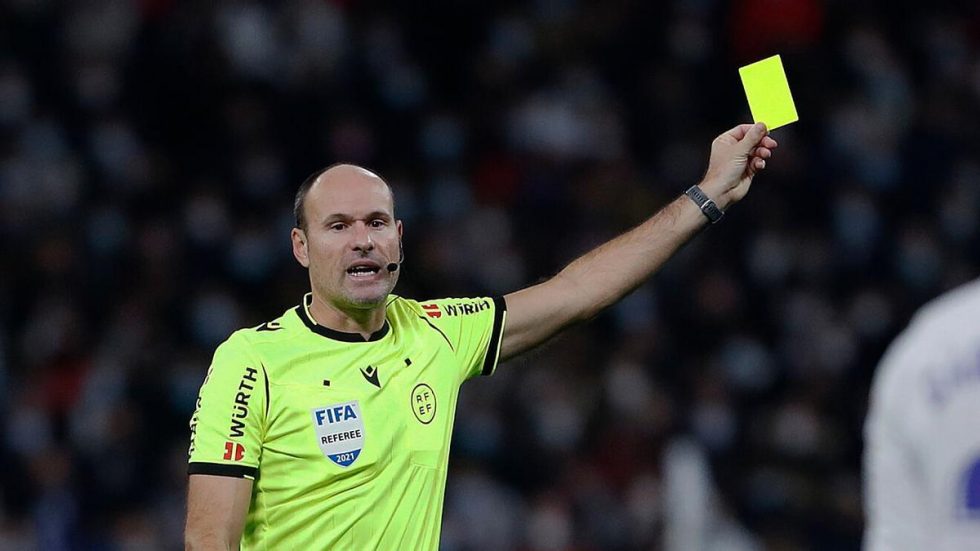 Σφύριξε για τελευταία φορά στην καριέρα του και ξέσπασε σε λυγμούς ο Λαόθ