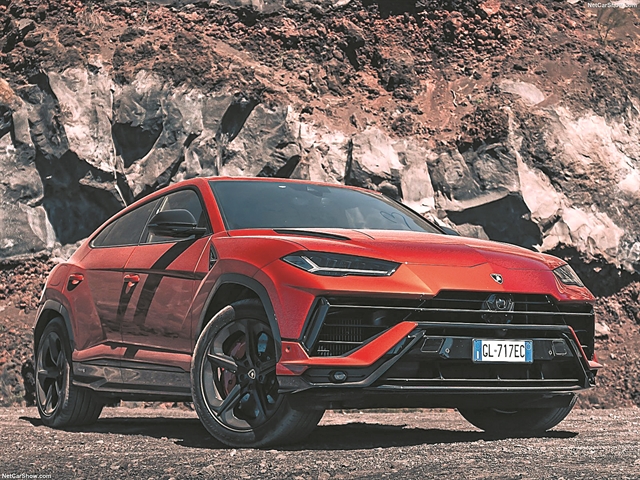 ΣΤΗΝ ΠΡΙΖΑ ΚΑΙ Η LAMBORGHINI