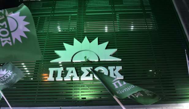 ΠΑΣΟΚ: Εναλλαγή ρόλων της παρέας του Μαξίμου βλέπει στο κυβερνητικό σχήμα