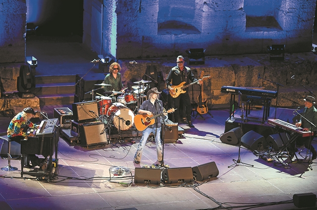 Μια γκοθ θεά, ο Πάνας κι ένα rave party