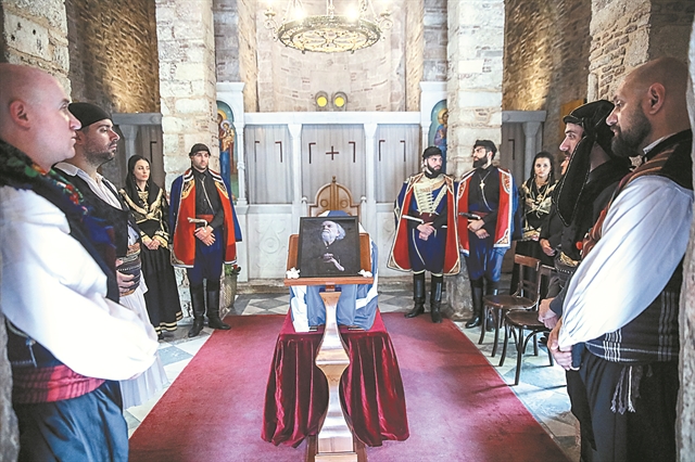 Το ύστατο χαίρε στον Γιάννη Μαρκόπουλο