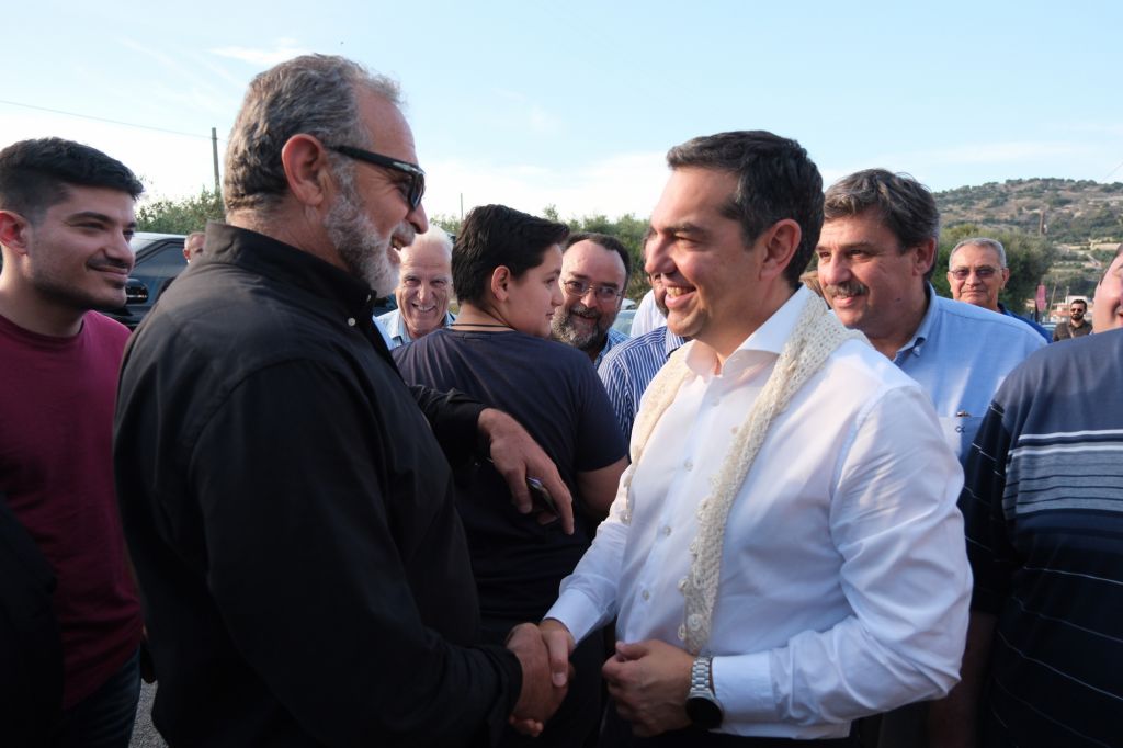 Θερμή υποδοχή του Τσίπρα στο Ρέθυμνο – Κεράσματα και Μαντινάδες