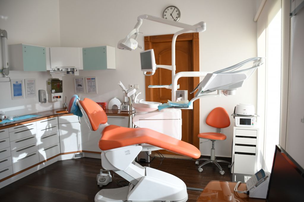 Οδοντίατροι: Αντιδράσεις για τις δηλώσεις Οθωνα Ηλιόπουλου περί φοροδιαφυγής