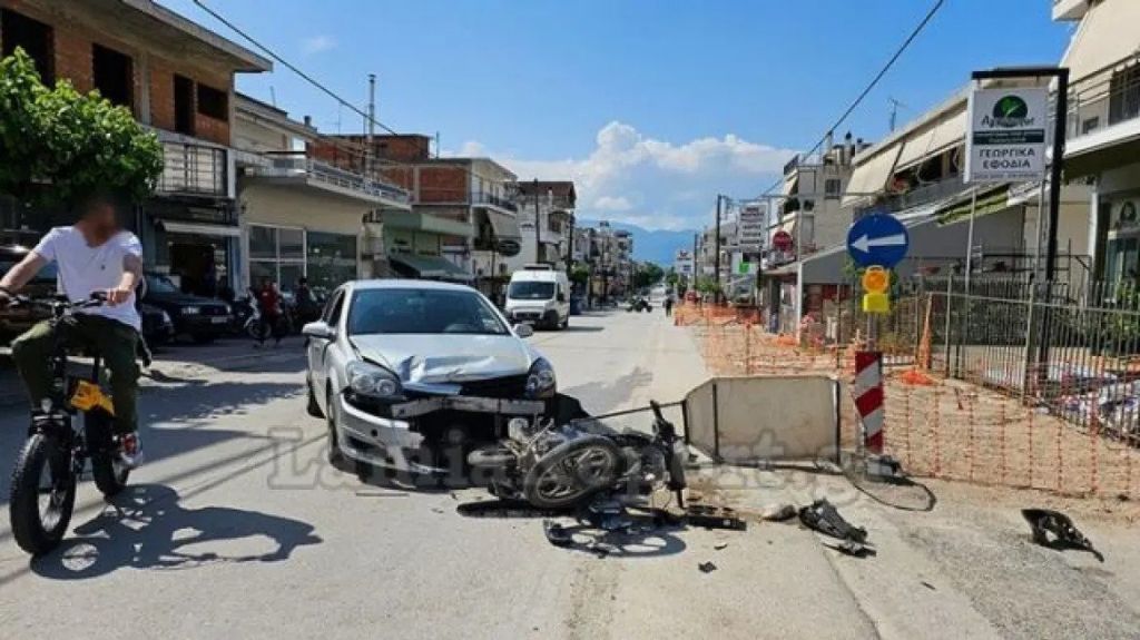 Σύγκρουση διανομέα που επέβαινε σε μηχανάκι με αυτοκίνητο | tanea.gr